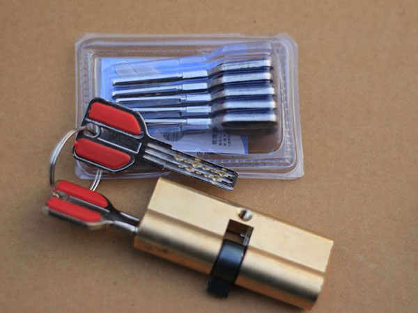 灯塔24小时上门开锁公司